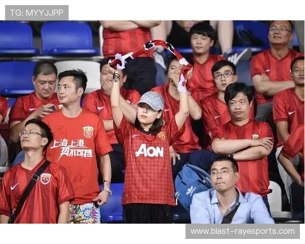 以足球球星动漫画像展现绿茵激情与青春梦想风采