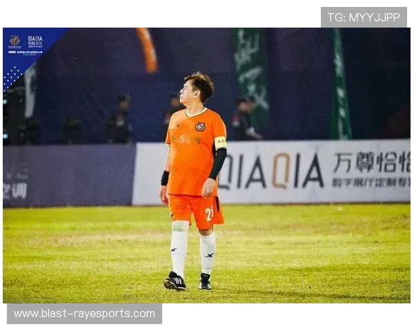 球星归来点燃热血足球梦想 再度征战绿茵场创造辉煌时刻