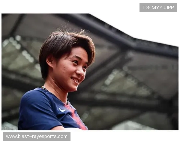 足球明星妻子们的光辉背后：揭秘她们的生活与成长故事