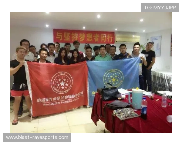 足球星书包引领时尚潮流 精选设计让孩子们与球场梦想同行