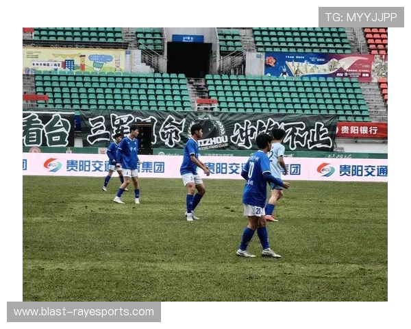 足球星灿闪耀绿茵场描绘青春梦想书写不灭荣耀篇章